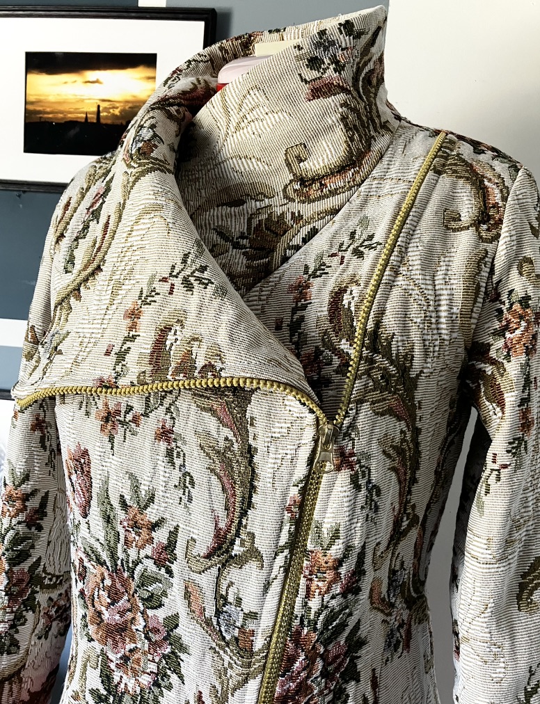 Tweed blazer with silk lining